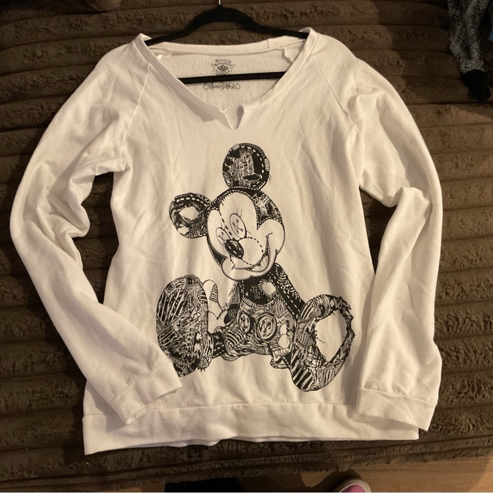 Lauren Moshi White Sweatshirt with Black Graphic